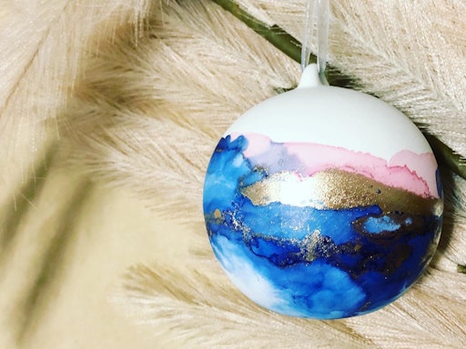 Alcohol Ink Christmas Baubles Workshop