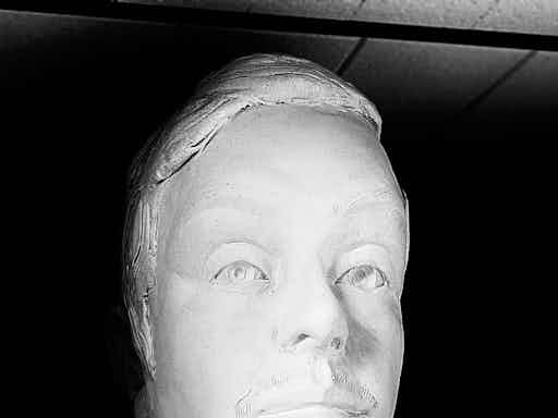 Learn sculpture in clay!