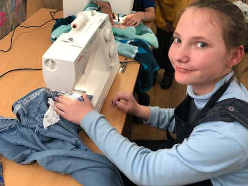 Beginner sewing class for teens & tweens