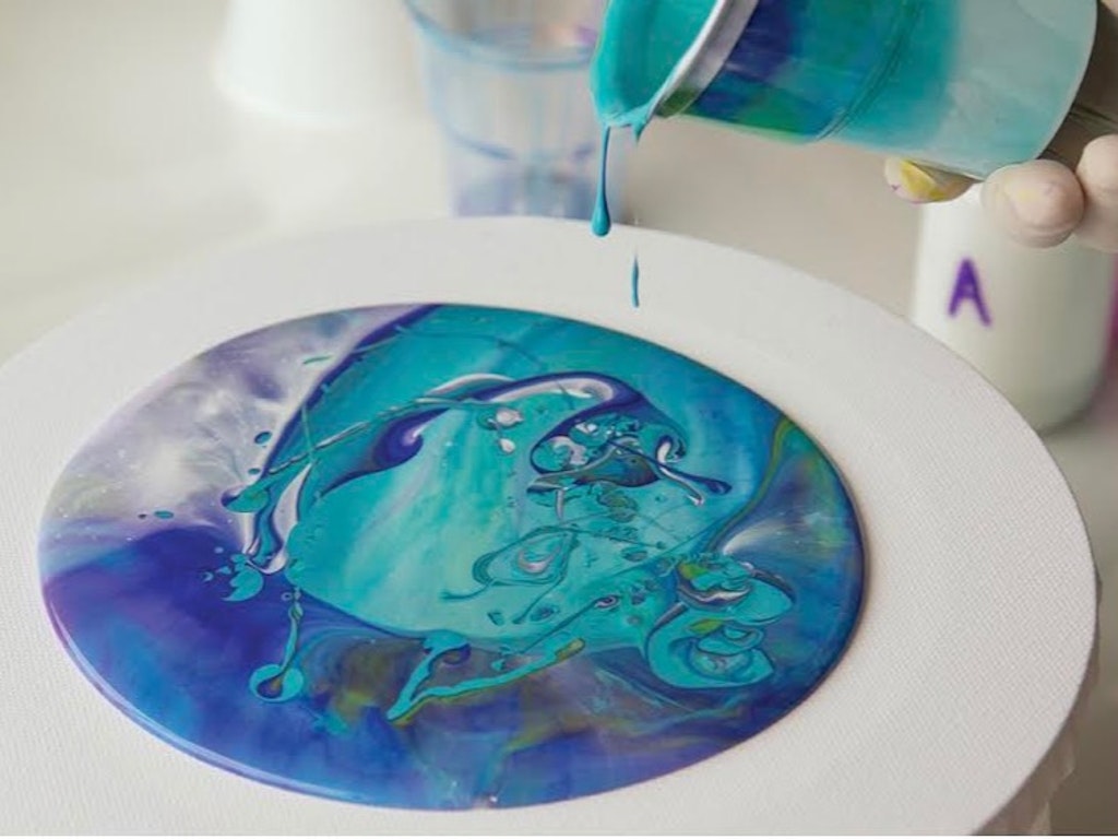 Fluid pouring paint art (Holiday Program)