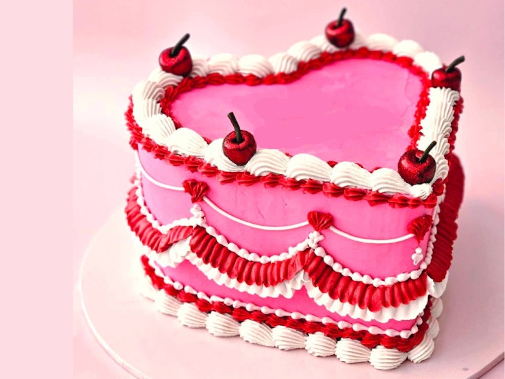 Lambeth Vintage Piping Cake Class – Heart Cake Design